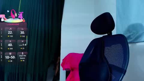 Snapshot of iris_blue_ chatting on October 31, 7:29 pm Iris  online show from October 31, 7:29 pm