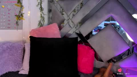 Snapshot of iris_hott1 chatting on February 22, 2:28 am iris online show from February 22, 2:28 am