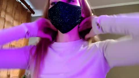 Lily online show from April 5, 4:06 pm