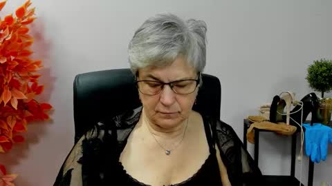 I R I S online show from November 19, 7:52 am