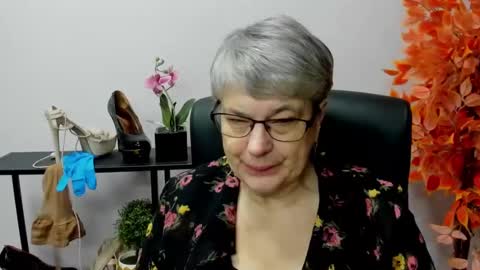 I R I S online show from December 3, 7:19 am