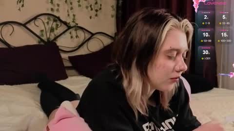 Snapshot of irissocute chatting on October 2, 12:10 pm I am Cutie Iris3 online show from October 2, 12:10 pm