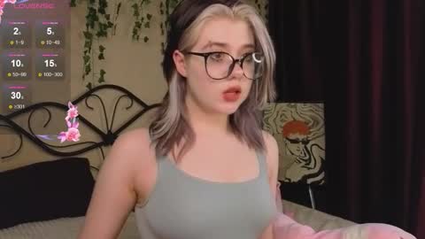 Snapshot of irissocute chatting on October 25, 10:01 am I am Cutie Iris3 online show from October 25, 10:01 am