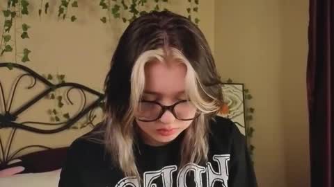 Snapshot of irissocute chatting on October 29, 7:45 am I am Cutie Iris3 online show from October 29, 7:45 am