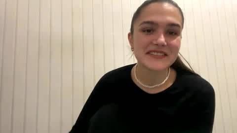 irisss31 online show from December 19, 7:07 pm