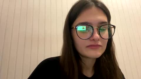irisss31 online show from December 7, 4:03 pm