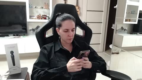 Snapshot of irwi_tomboy chatting on January 26, 1:09 am Irwi Tomboy online show from January 26, 1:09 am