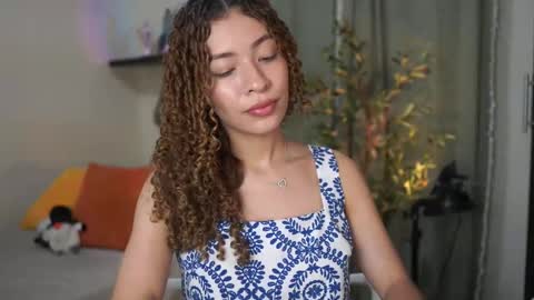 isa_____ online show from November 16, 8:09 pm