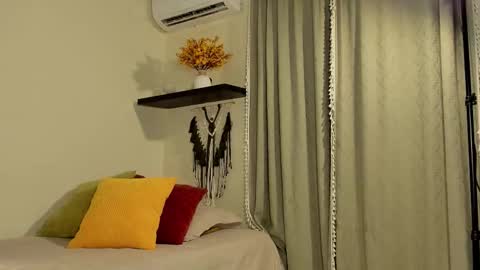 Snapshot of isa_____ chatting on October 12, 2:47 am isa_____ online show from October 12, 2:47 am