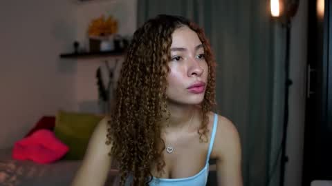 Snapshot of isa_____ chatting on October 22, 2:05 am isa_____ online show from October 22, 2:05 am