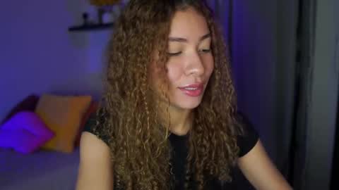 Snapshot of isa_____ chatting on October 28, 1:00 am isa_____ online show from October 28, 1:00 am