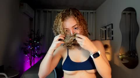 isa_____ online show from December 12, 12:38 am