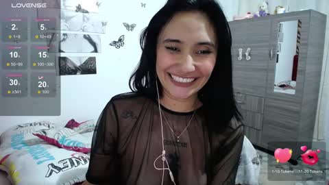 Snapshot of isa_bella___ chatting on February 20, 1:46 am Isa online show from February 20, 1:46 am