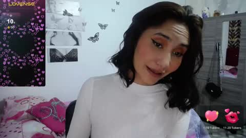 Snapshot of isa_bella___ chatting on February 12, 3:40 am Isa online show from February 12, 3:40 am