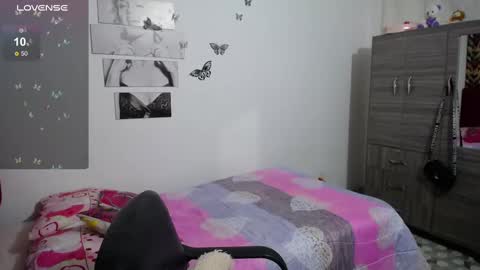 Snapshot of isa_bella___ chatting on February 13, 11:58 pm Isa online show from February 13, 11:58 pm