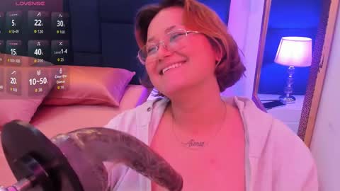 Snapshot of isa_grey_ chatting on October 5, 4:39 am Isa online show from October 5, 4:39 am