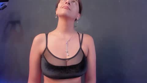 Isabella online show from January 13, 11:30 am