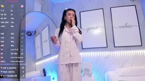    online show from April 15, 11:33 am