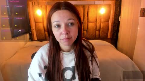 Snapshot of isa_thompson__ chatting on October 23, 12:00 pm I S A online show from October 23, 12:00 pm