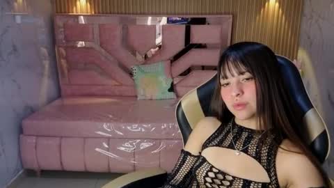 isabeau_s online show from June 5, 1:06 pm