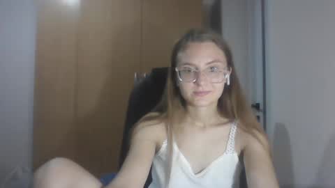 isabel_loveee online show from September 16, 7:55 pm
