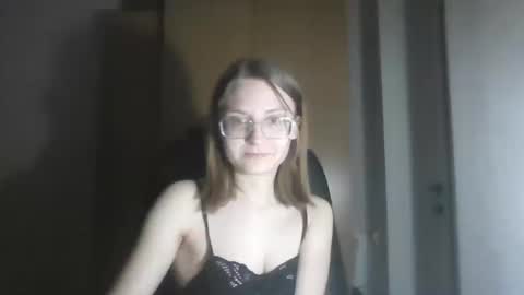 isabel_loveee online show from March 8, 9:18 pm