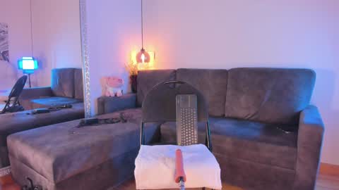 Isabela online show from December 17, 12:00 pm
