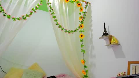 Snapshot of isabela_gonzalez_ chatting on December 5, 4:20 am ISA online show from December 5, 4:20 am
