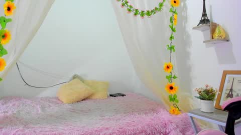 Snapshot of isabela_gonzalez_ chatting on December 23, 4:12 am ISA online show from December 23, 4:12 am