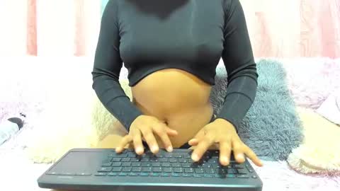 Snapshot of isabela_gonzalez_ chatting on February 22, 4:51 am ISA online show from February 22, 4:51 am
