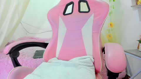 Snapshot of isabela_gonzalez_ chatting on January 28, 4:39 am ISA online show from January 28, 4:39 am