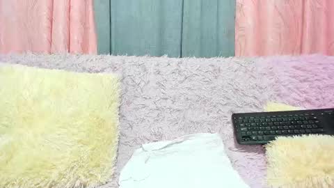 Snapshot of isabela_gonzalez_ chatting on March 4, 3:22 am ISA online show from March 4, 3:22 am