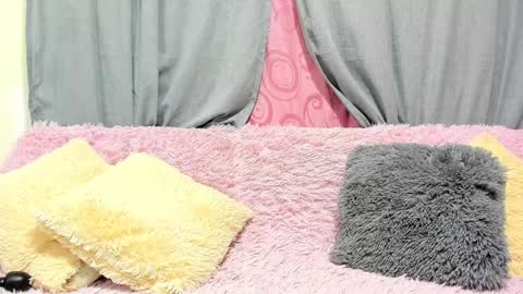 Snapshot of isabela_gonzalez_ chatting on February 6, 4:53 am ISA online show from February 6, 4:53 am