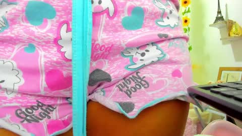 Snapshot of isabela_gonzalez_ chatting on January 23, 4:09 am ISA online show from January 23, 4:09 am