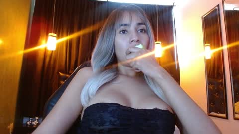 Isabela online show from December 27, 1:39 pm