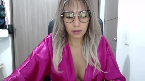 Isabela online show from September 19, 3:49 am