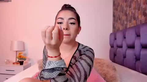 Snapshot of isabelaangell chatting on February 20, 10:48 pm Isabela Angell online show from February 20, 10:48 pm