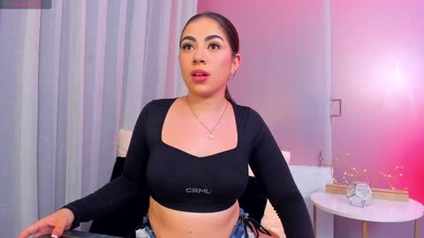Snapshot of isabelaangell chatting on December 23, 11:28 pm Isabela Angell online show from December 23, 11:28 pm
