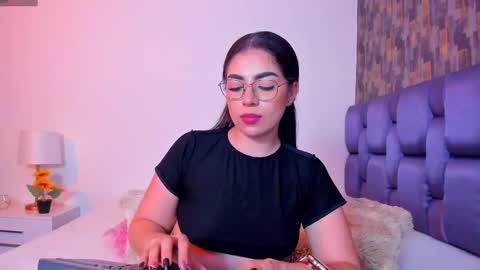 Snapshot of isabelaangell chatting on February 28, 1:37 am Isabela Angell online show from February 28, 1:37 am