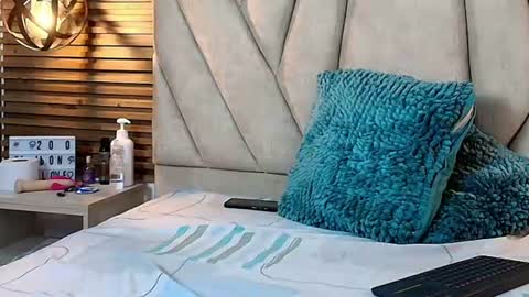 isabella_luxet online show from June 9, 12:26 pm