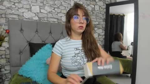 Snapshot of isabella_noir1 chatting on September 22, 10:35 am Isabella online show from September 22, 10:35 am