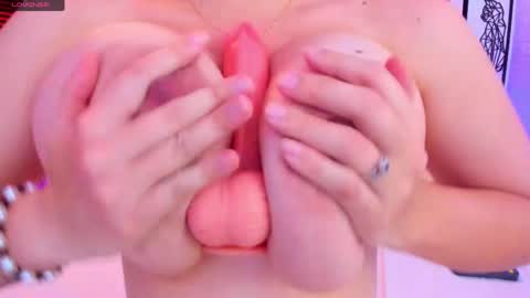Isabella Your Queen  online show from May 8, 12:58 am