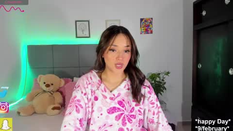 Snapshot of isabella_stone2 chatting on February 9, 5:08 am isabella online show from February 9, 5:08 am