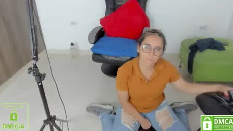 Snapshot of isabella_sweett_ chatting on December 13, 3:38 am Isabella online show from December 13, 3:38 am