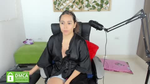 Snapshot of isabella_sweett_ chatting on December 30, 12:22 am Isabella online show from December 30, 12:22 am