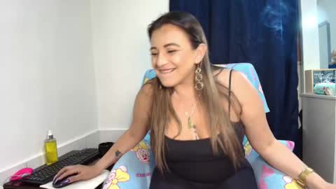 Snapshot of isabellaagarcia chatting on October 1, 3:44 am Isabella online show from October 1, 3:44 am