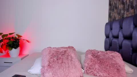 ISABELLA online show from April 19, 2:33 am