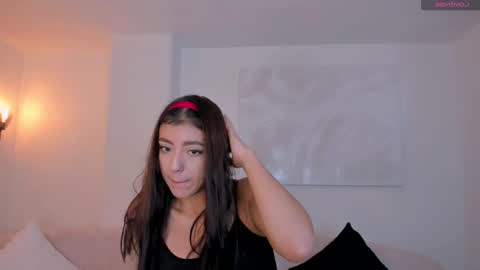 Snapshot of isabellakroft chatting on February 23, 5:01 pm Isabella Kroft online show from February 23, 5:01 pm