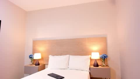 isabellathomass online show from April 20, 7:06 pm