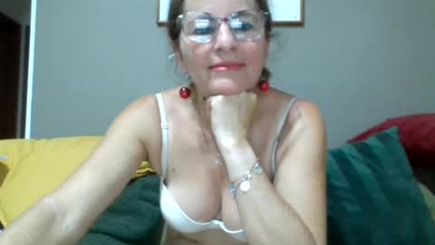 isabella online show from June 22, 11:02 pm